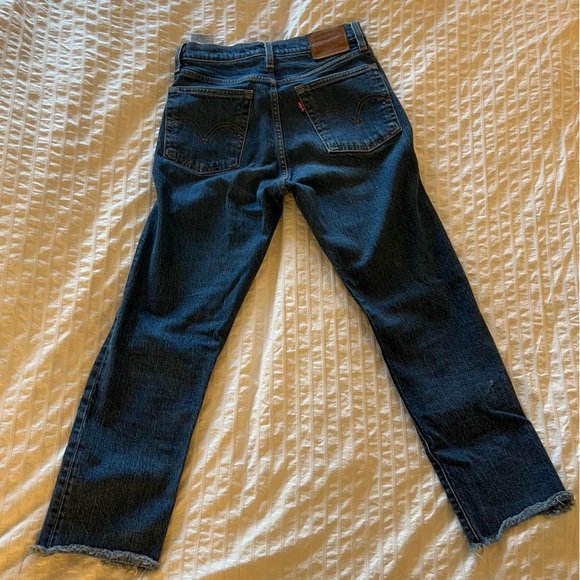 Levi’s Wedgie Straight True Blue High-Rise Cropped Jean - Picture 4 of 7